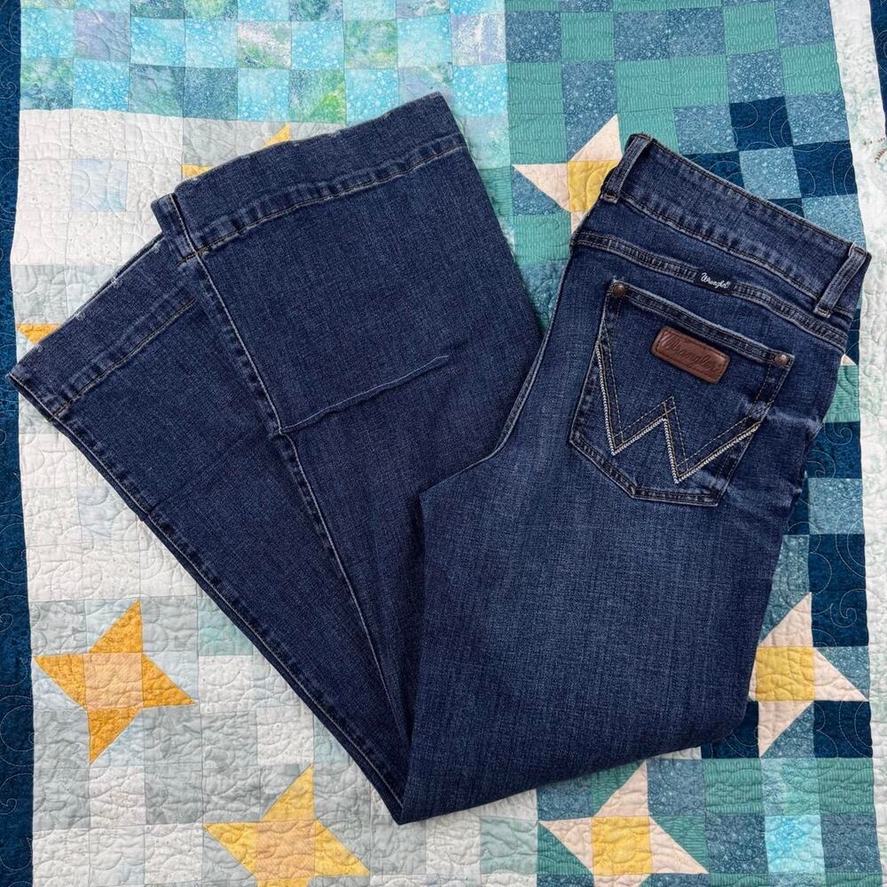 Wrangler 'Retro' Trouser Bootcut Flared Denim Jeans Dark Indigo Wash Relaxed Fit